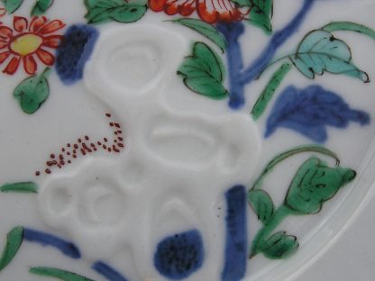 Hexagonal plate with flowers and rocks, wucai style, 1690-1730 - Image 5