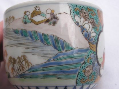 Imari cup with scholars and landscape, 1780-1800 - Image 5