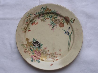 Plate with flowers marked Taizan, 1868-1912